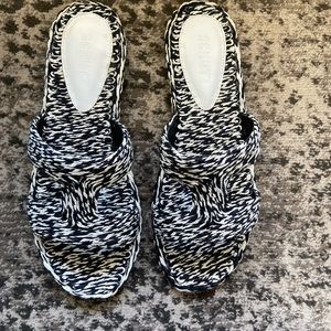 Schutz size 7. New without box.